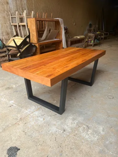 Mesa em madeira peroba rosa