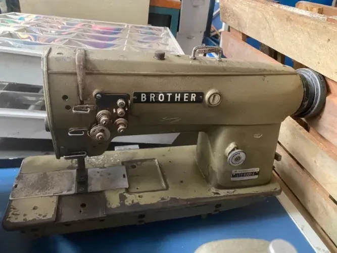 Máquina de costura industrial -