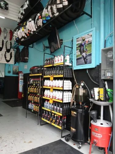 VENDE-SE LOJA DE PEÇAS E ASSESSÓRIOS PARA MOTOS COM OFICINA, VALOR DE VENDA 249 MIL