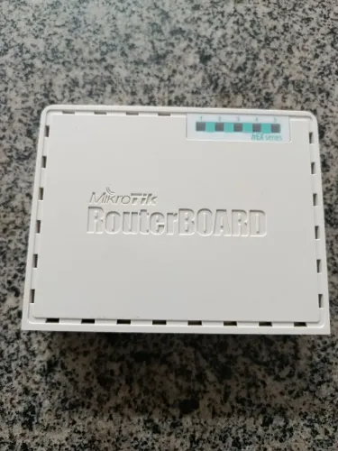 Roteador Rb 750Gr3 Mikrotik Hex