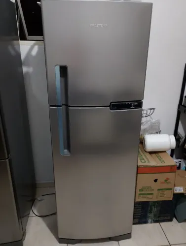 Vendo Geladeira semi nova
