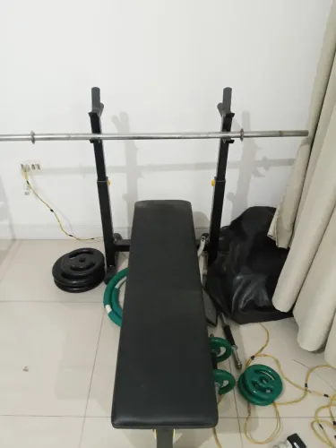 Aparelho de supino com 4 anilhad