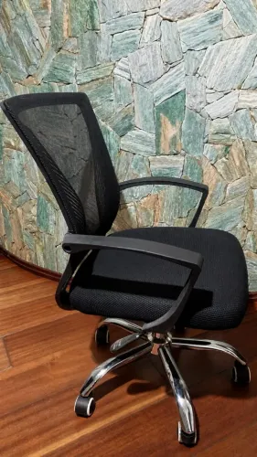 Cadeira para escritório regulável preta com rodinhas