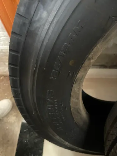 Pneu 215 75 17.5