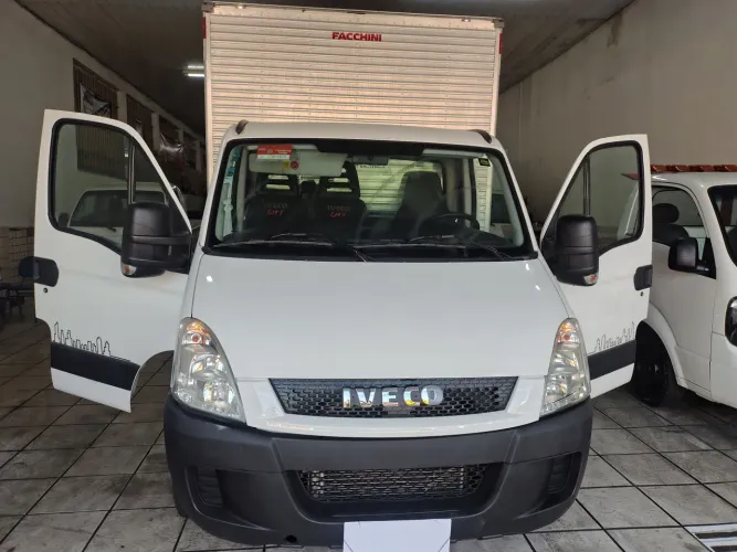Iveco Daily City 30s13 Furgão 2P (diesel) 2020