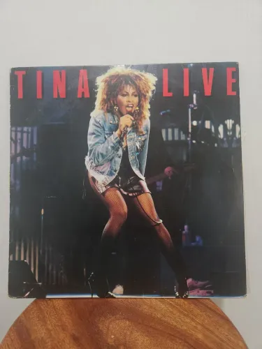 Coleção 02 Vinis de Tina Turner "Live I e II". Midias e capas em ótimo estado.