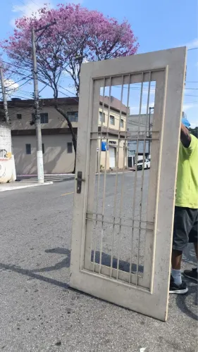 Folha de porta de madeira