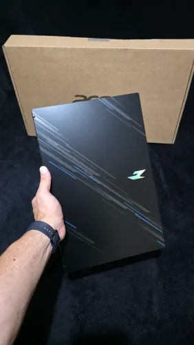 Nitro V15, Ryzen 7, RTX 4050 6GB, LACRADO