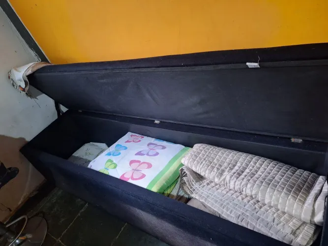 Bau preto para cama King Size