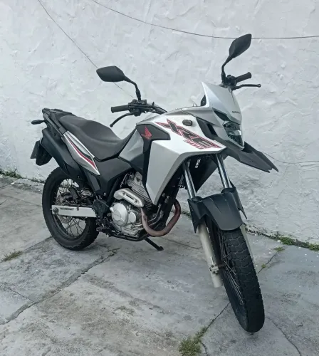 Xre300 e Lander Leia o anúncio
