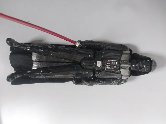 Boneco articulável Star Wars 30 cm Hasbro com sabre de luz Disney