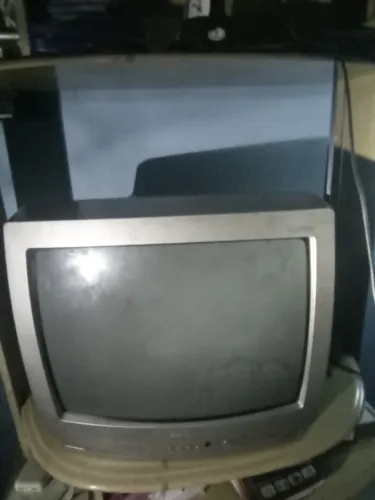 Vendo um projetor  de TV HY300