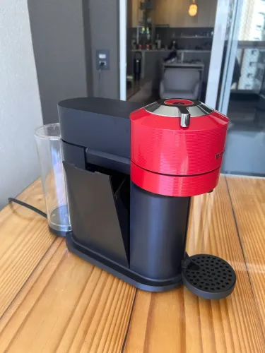 Cafeteira Nespresso Vertuo + aeroccino 110v