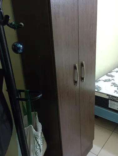 Roupeiro com duas portas