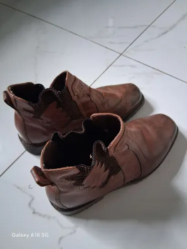 Vendo uma bota The bulls marrom número 39