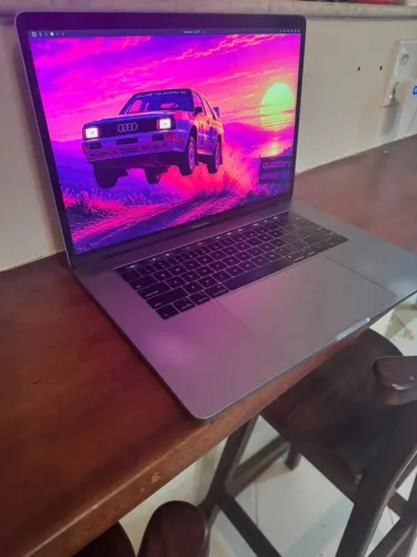MacBook Pro 15" 2019 32 GB de RAM Com Omarchy Quattro Perfeito para vibe coding