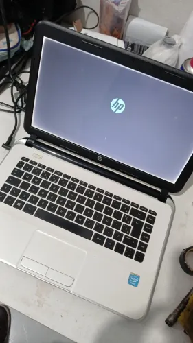 Notebook HP Intel Celeron 4GB RAM, HD 300GB, Windows 8.1 Pro - Ideal para uso casual<br>