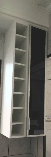Armário Aéreo Planejado com Porta Espelhada / Vidro Fumê + Nichos+Porta garrafas