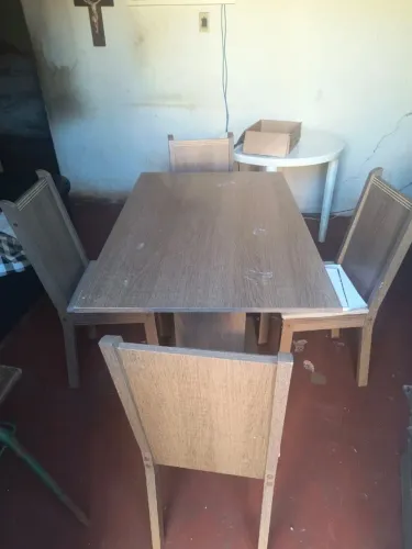 Mesa com 4 cadeiras