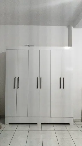 Guarda-roupa 6 portas.