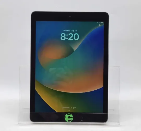 Ipad 5th gen  A1822 + Teclado/case integrado 