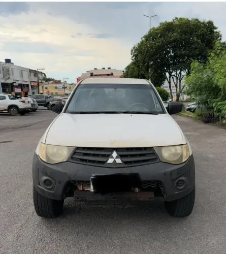 Mitsubishi L200 Triton GL 3.2 CD TB Int. Dies. Mec. 2014