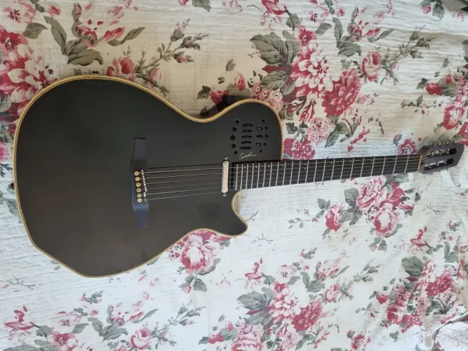 Violão Godin Specrum semi novo Preço de ocasião