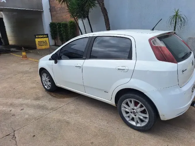 Fiat Punto Essence 1.6 Flex 16V 5P 2012