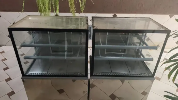 Vendo balcão para lanchonete , quente e refrigerando para salgados e doce