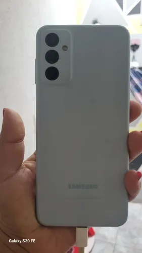 Vendo celular sansung M10 nunca foi trocado a tela por 450 até 380 à vista