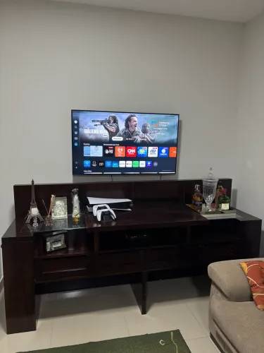 Vendo Rack madeira grande com gavetas e porta laterais