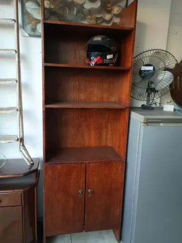 Estante em sucupira