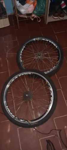 Vendo Calha/Pneus/Cubo de rolamento Bravo Nek/Garupa/VMAXX DH em boas condições