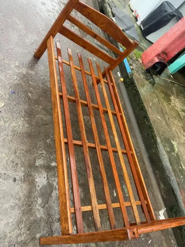 vendo cama de solteiro madeira angelim