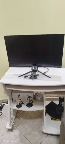 Monitor gamer Risermode semi novo.