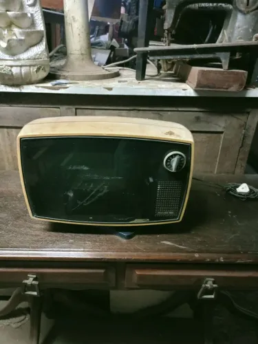 Televisão antiga 