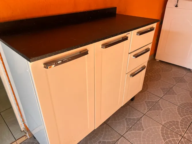 Armário de Cozinha Itatiaia com 2 Gavetas e 3 Portas - R$ 500