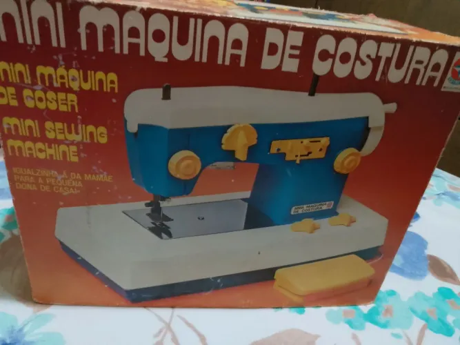 Máquina de costura igual a da mamãe 