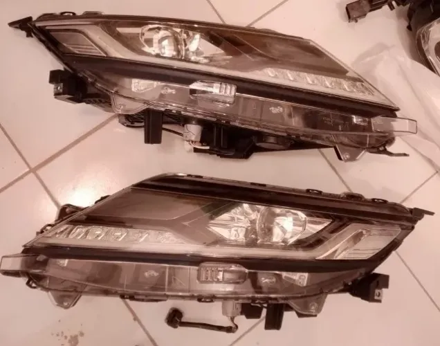 FAROL DIANTEIRO PAJERO SPORT LEGEND 2026