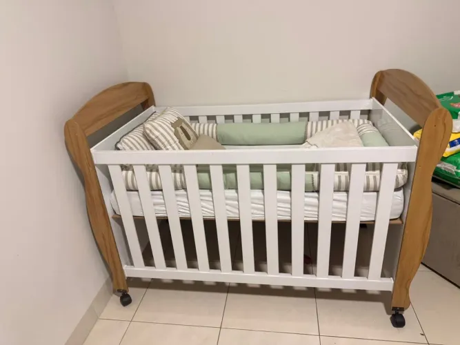 Vendo berço com colcao
