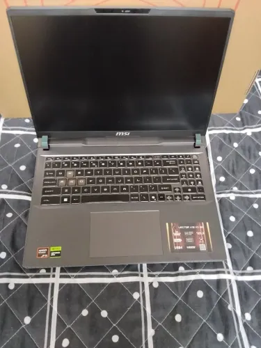 Notebook MSI Vector
