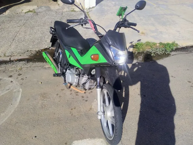 Moto Pop 2022 em ótimo estado