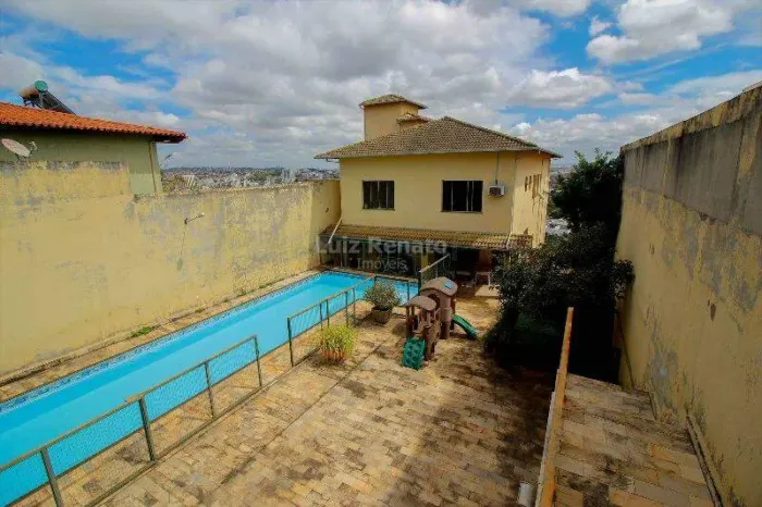 Casa à venda no bairro Fernão Dias