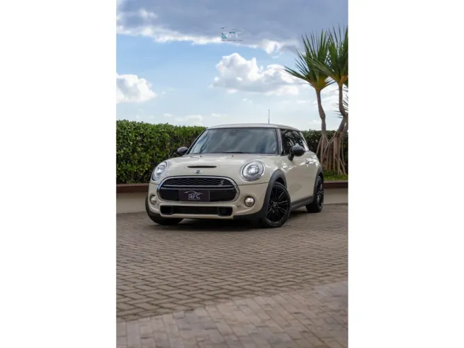 Mini Cooper S 2.0 Turbo 16V 5P Aut. 2015
