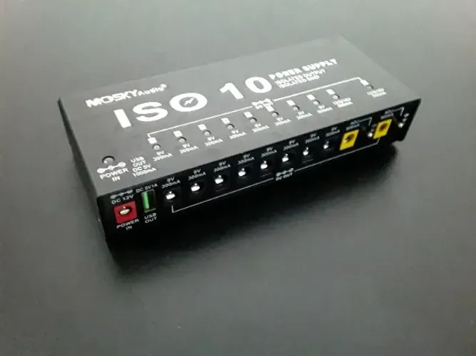 Fonte isolada guitarra Mosky ISO10