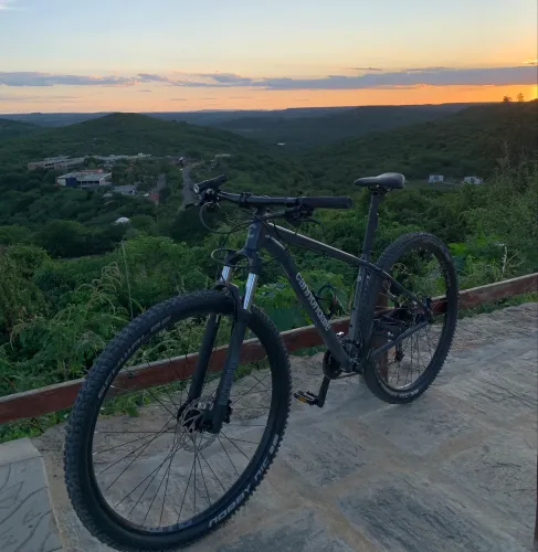 Bike Cannondale Trail 6 com Suspensão RockShox