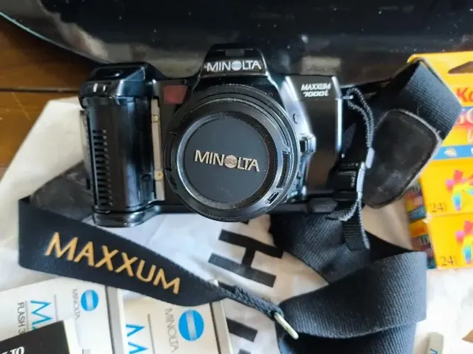 Câmera Fotográfica Analógica Minolta Maxxum 7000i com acessórios (sem teste , no estado)