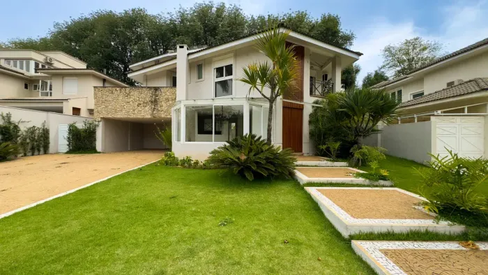 Casa de condomínio para venda com 400 metros quadrados com 4 quartos