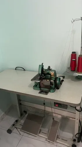 Vende - se máquina overloque semi industrial