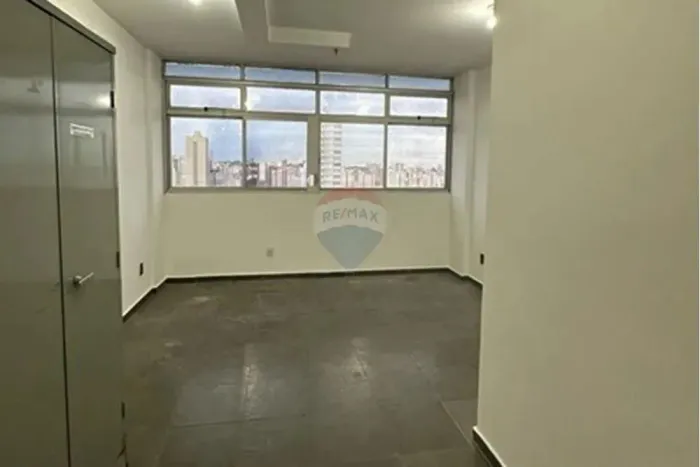 "Oportunidade Única: Sala Comercial em Campinas"